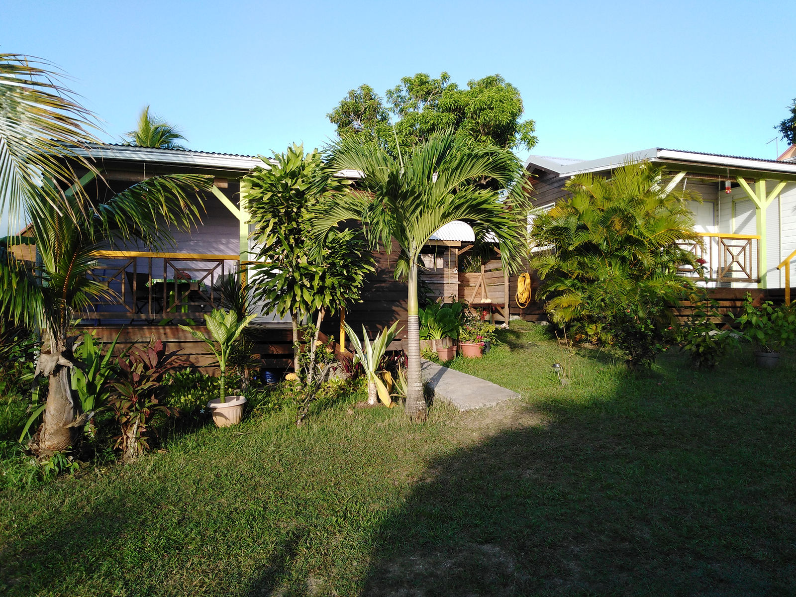 Vue extérieure des gîtes Dine Colibri
